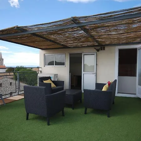 Le Montadou Avec Roof - Local Velosmotos - Netflix - Climatisation